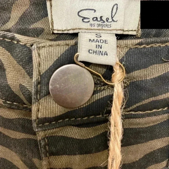 🆕Easel Distress Faded Olive Zebra Print Skinny Pants🆕 - Picture 9 of 12